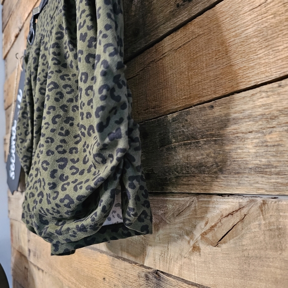 SALE-White Birch Womens Shorts Green Black Leopard Print Elastic Waist Size S - Picture 8 of 11